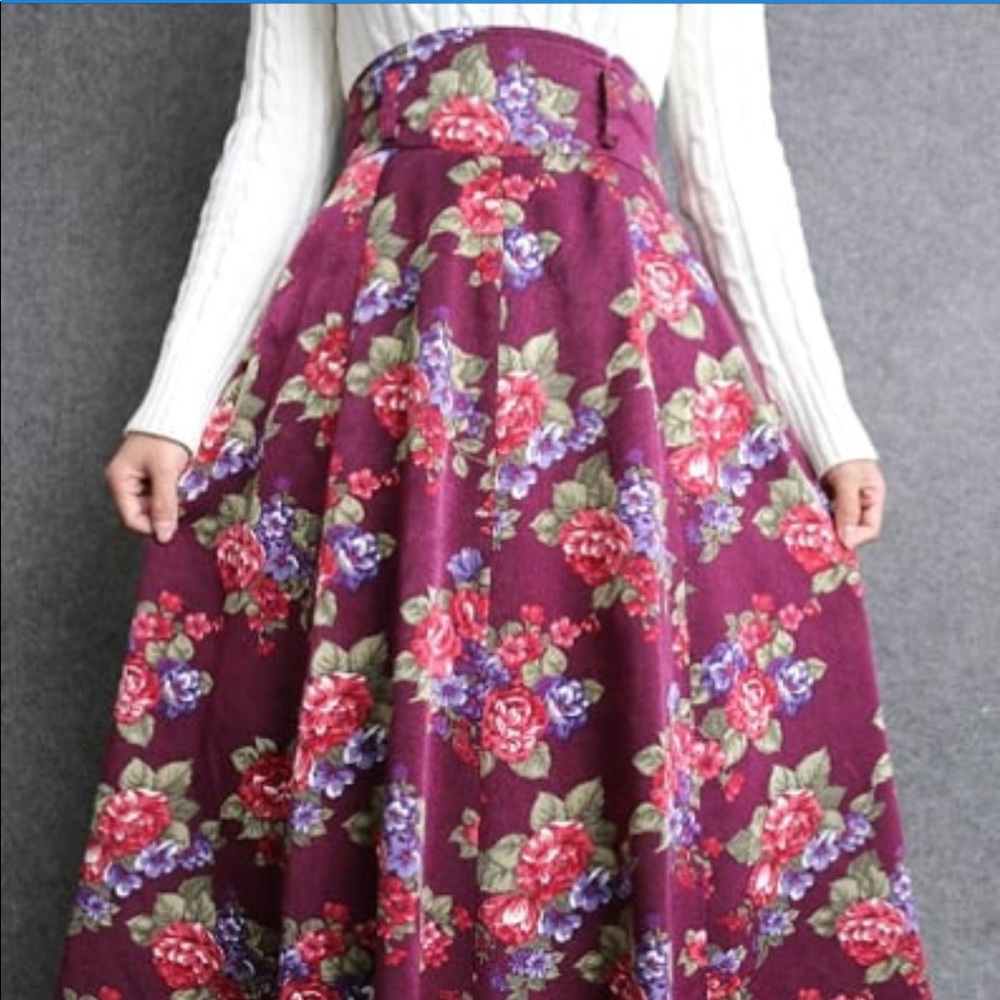 Stunning vintage wool skirt -26”-27” waist